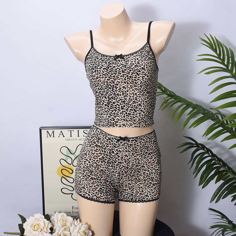 Two-piece set leopard print of halter top shorts