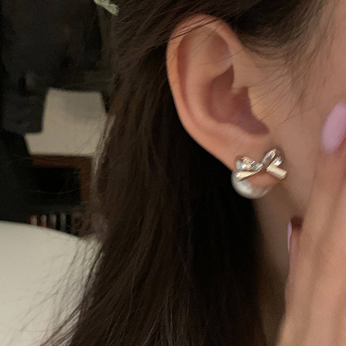 TEMPERAMENTAL AND HIGH-END BOW PEARL EARRINGS