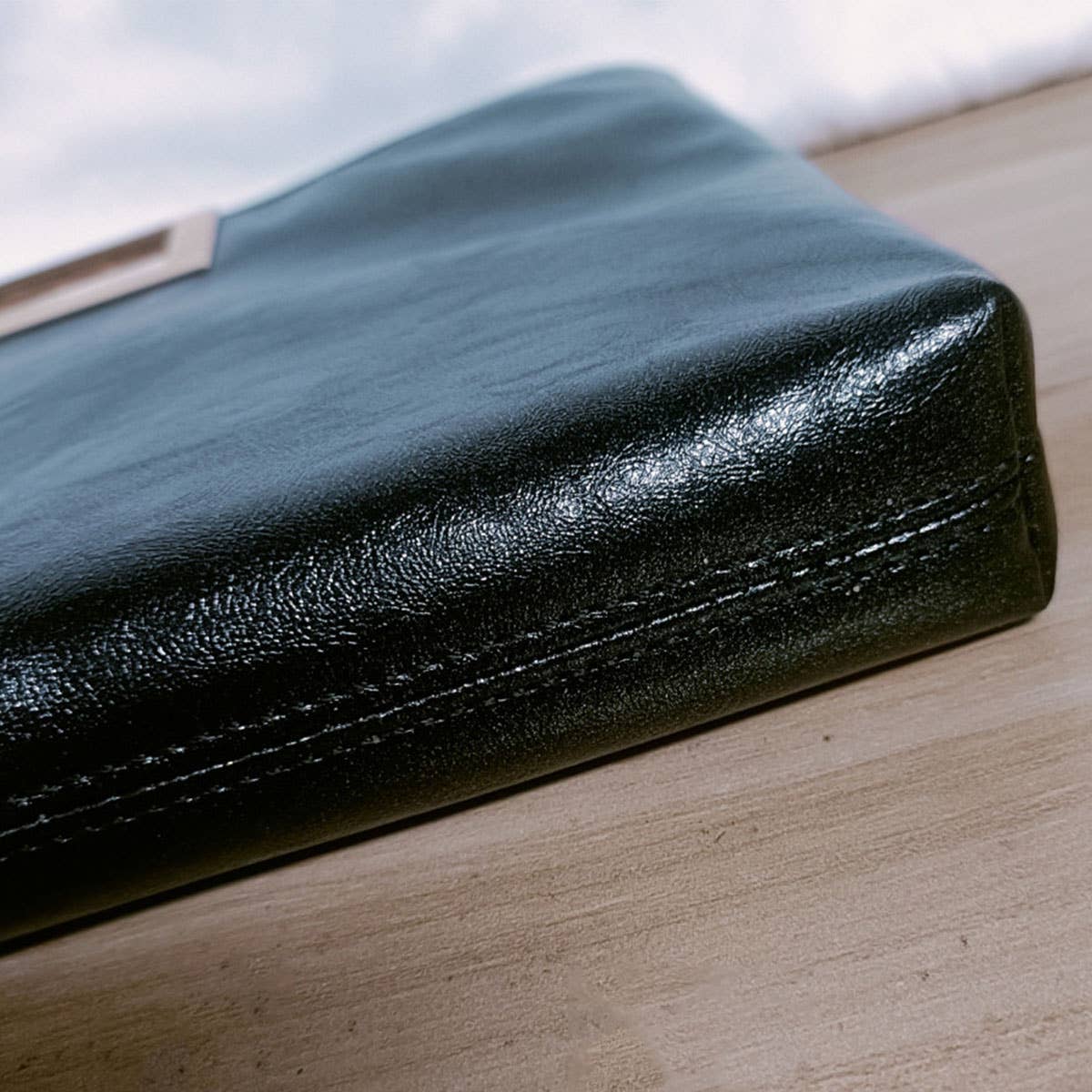 Fashionable and shiny PU leather handbag