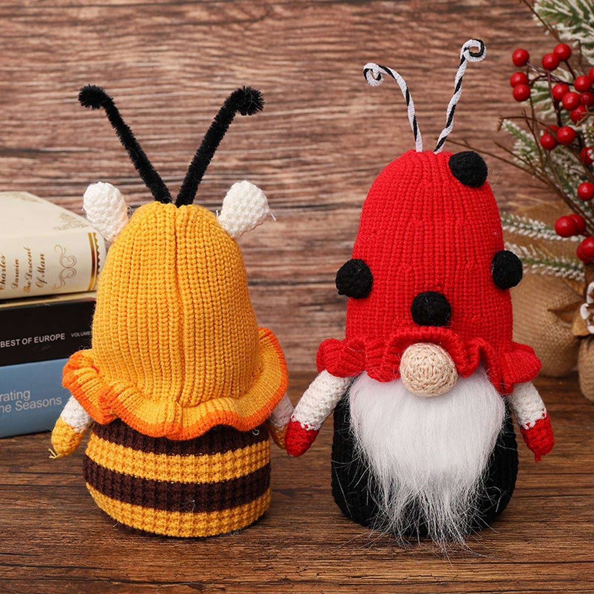CWMM9480_BEE FESTIVAL RUDOLPH FACELESS DOLL ORNAMENT