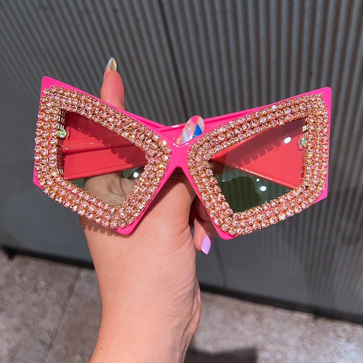 LARGE FRAME CAT-EYE DIAMOND SUNGLASSES