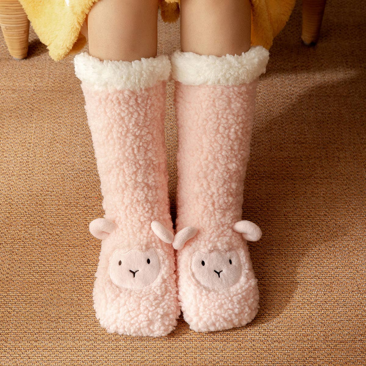 WOMEN LAMB PATTERN PLUSH INDOOR SLIPPERS