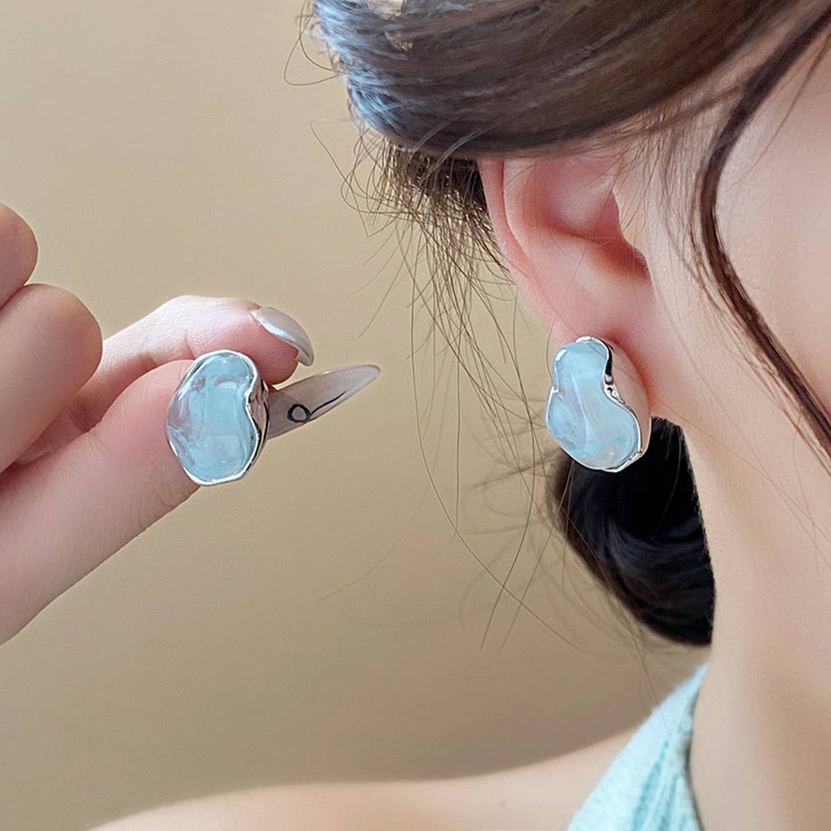 BLUE ICE CRYSTAL SIMPLE COMMUTER EARRINGS_CWAJE2330