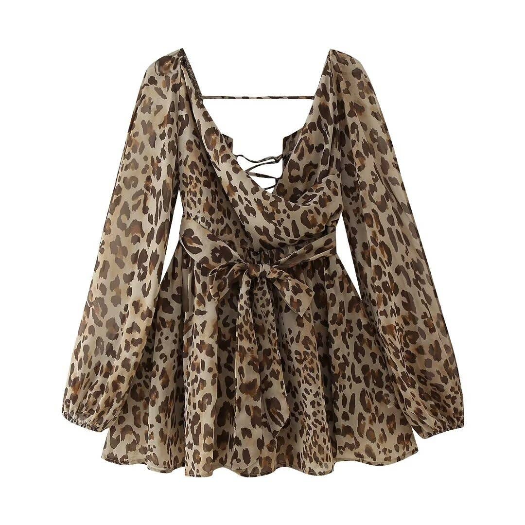 Short dress hollow lantern sleeves and a V-neck