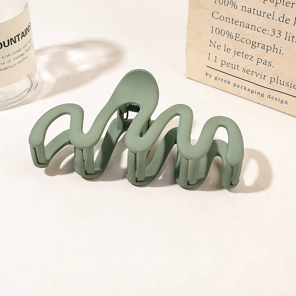 Big wavy hair clips, perfect for winter and fall_CWAHA0397