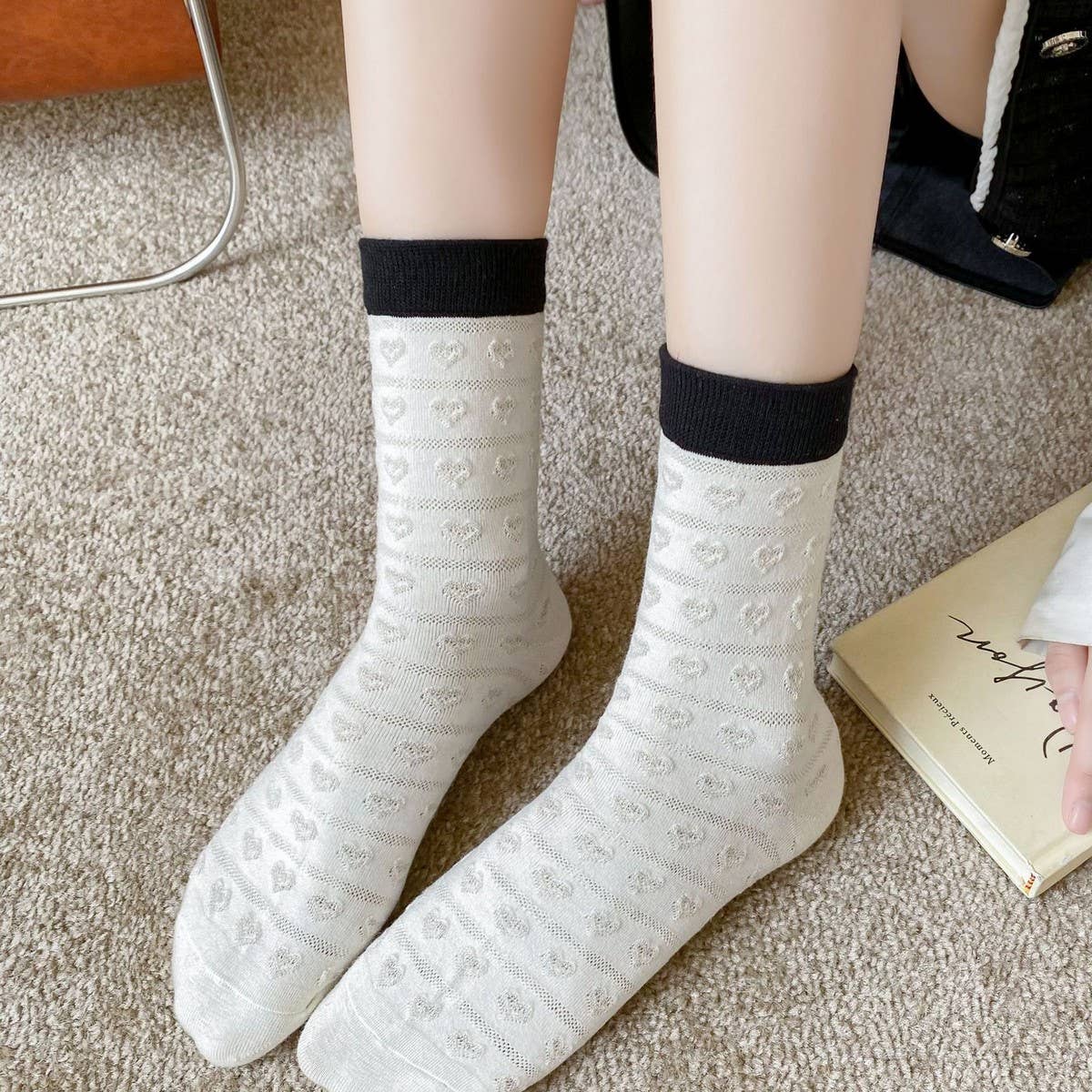 SIMPLE AND FRESH BLACK AND WHITE SOCKS FOR WOMEN