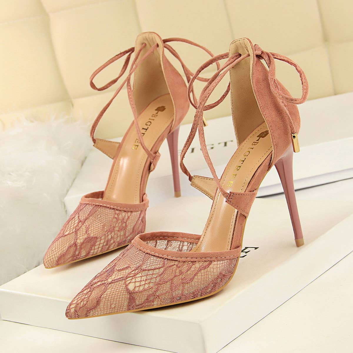 POINTED MESH LACE CROSS-STRAP PUMPS_CWSHH0081