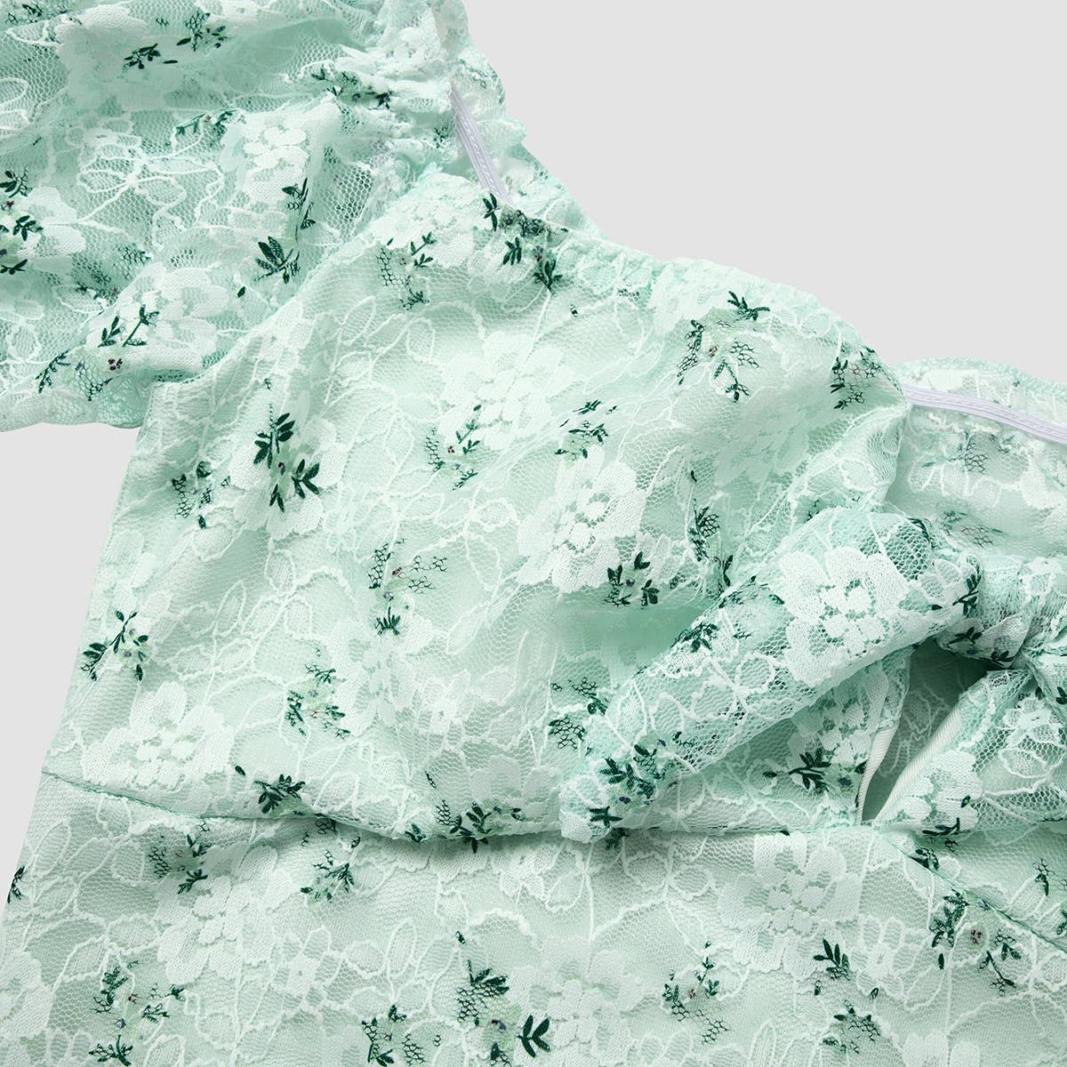 SMALL FRESH FLORAL LACE PUFF SLEEVETUBE TOPJUMPSUIT_CWMM4643