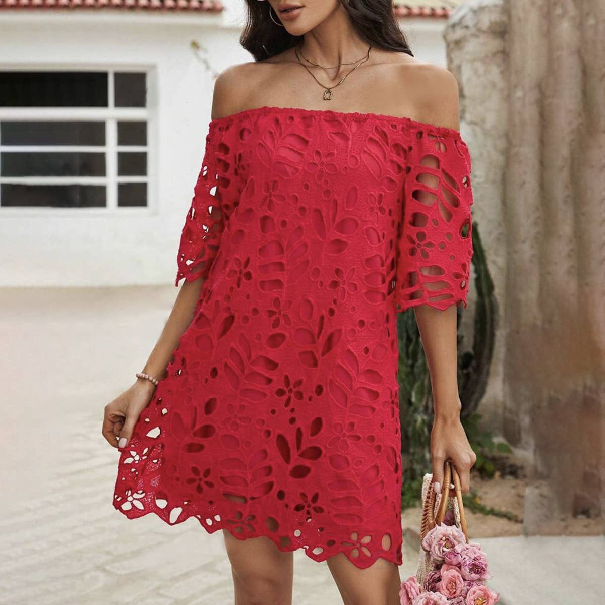 Lace dress with strapless shoulder cutout