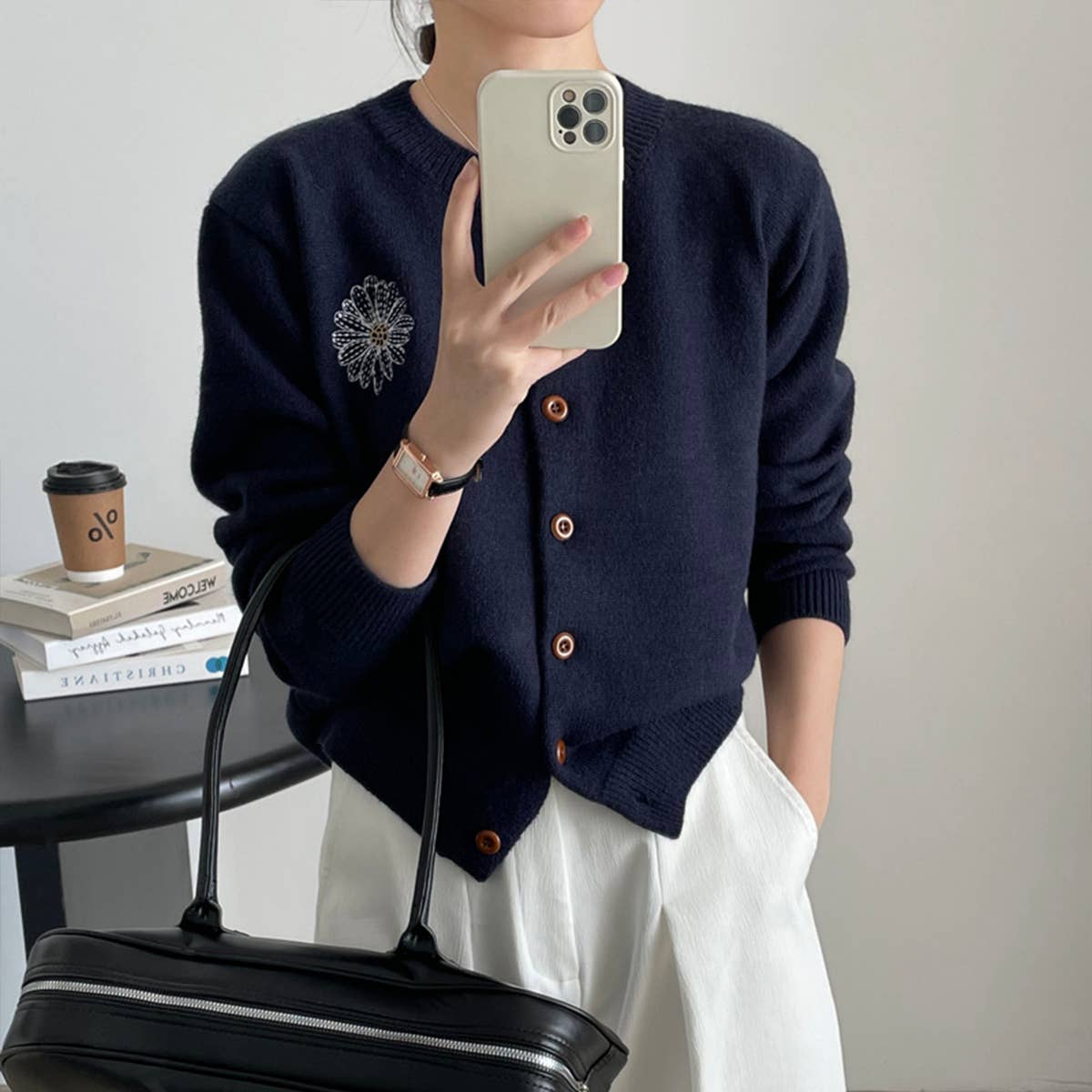 Embroidered crew-neck single-breasted cardigan