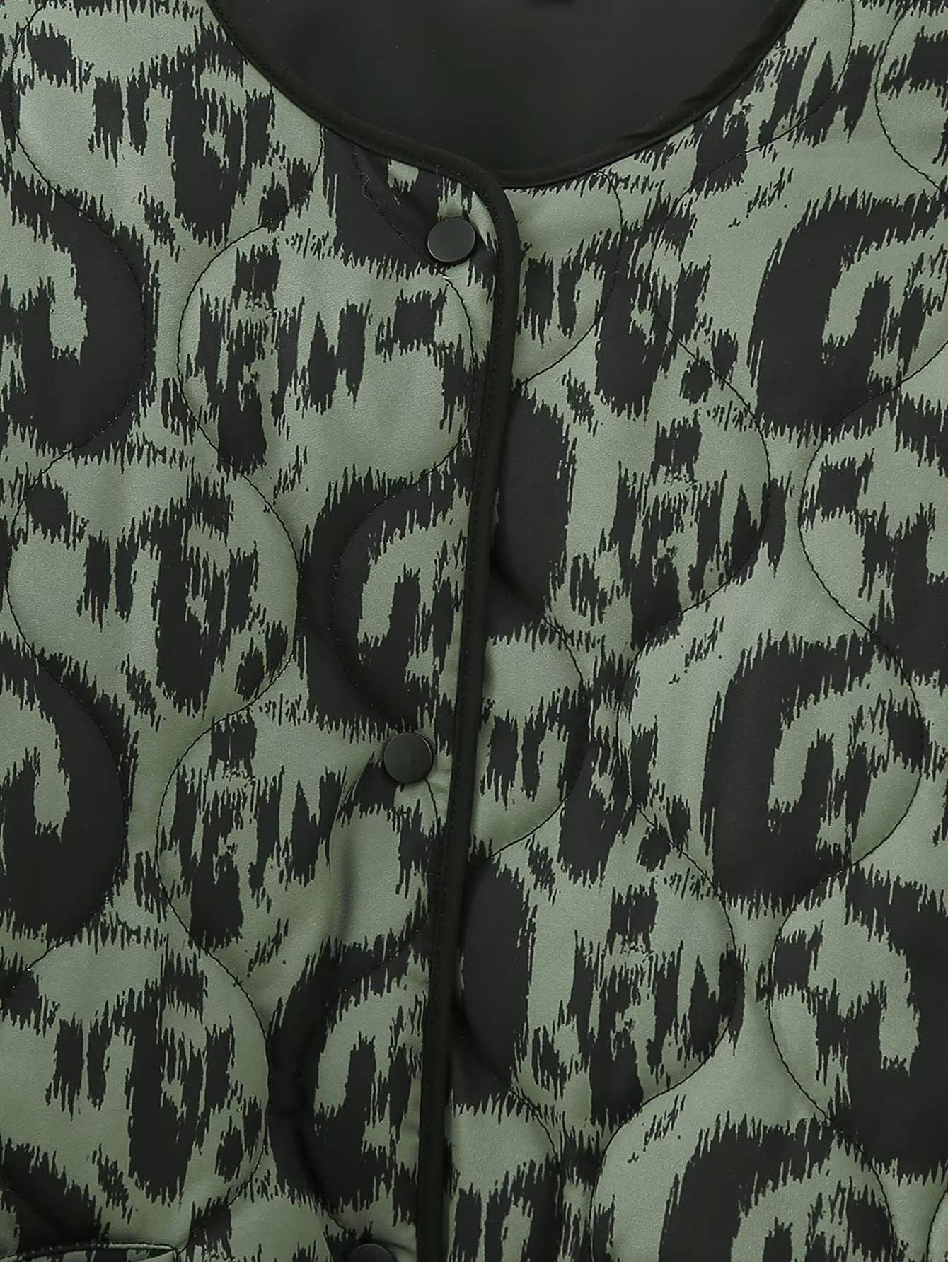 ANIMAL PRINT COAT WITH NOCOLLAR AND HIDDEN BUTTONS