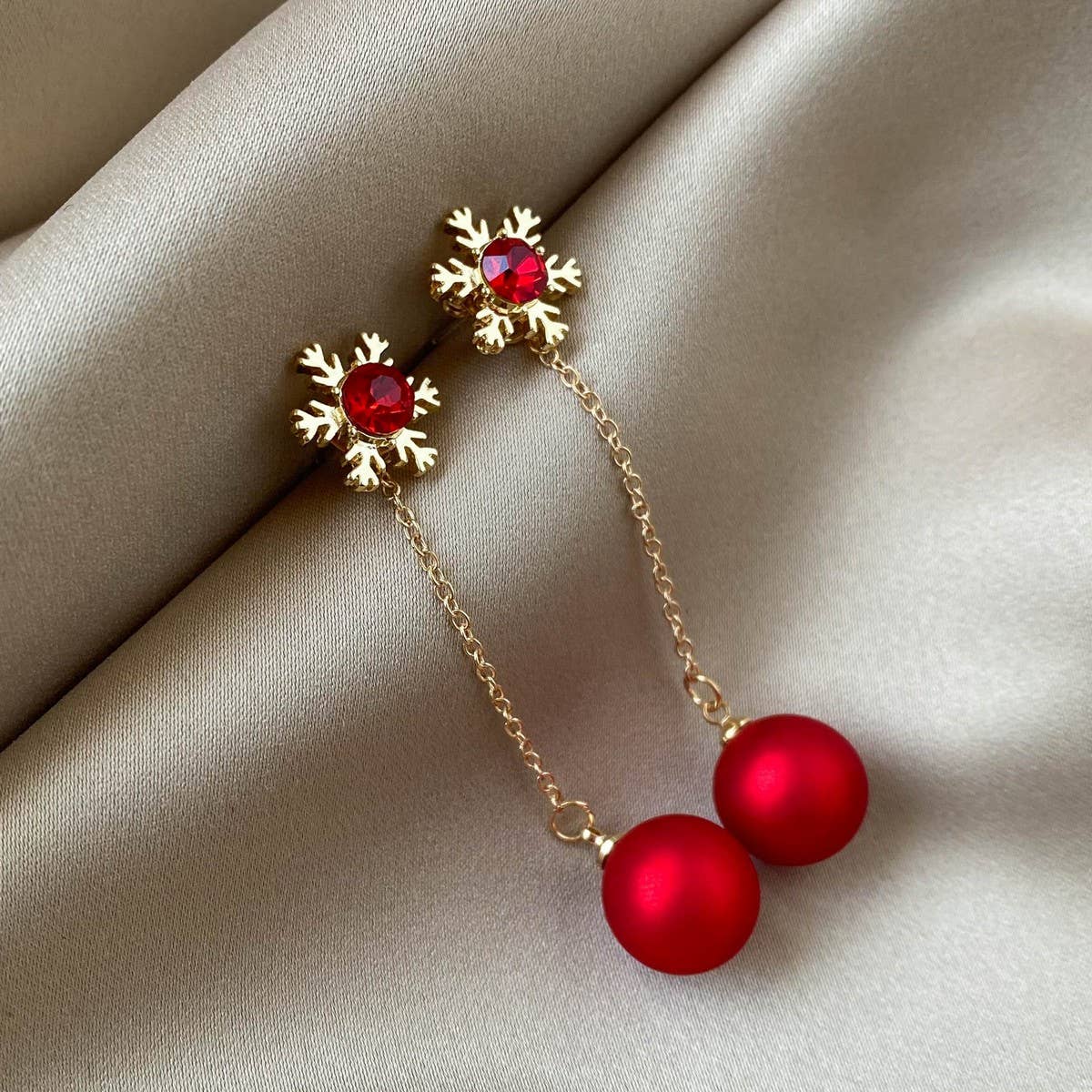 CHRISTMAS SNOWFLAKE RED PEARL EARRINGS