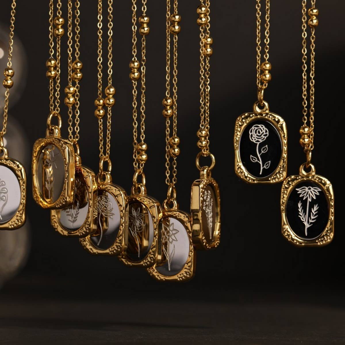 VINTAGE MAGIC MIRROR ROSE DECEMBER NECKLACE