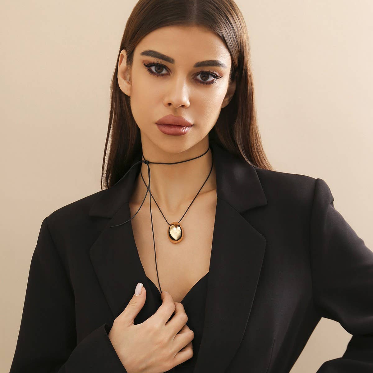 DRAWN WAX THREAD NECKLACE WITH PENDANT