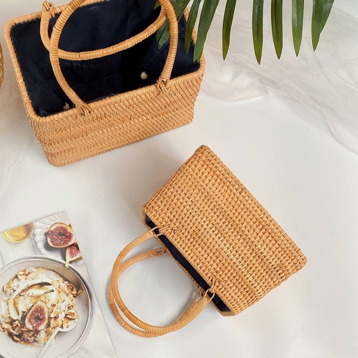 HANDMADE RATTAN BASKET SHELL STORAGE HANDBAG