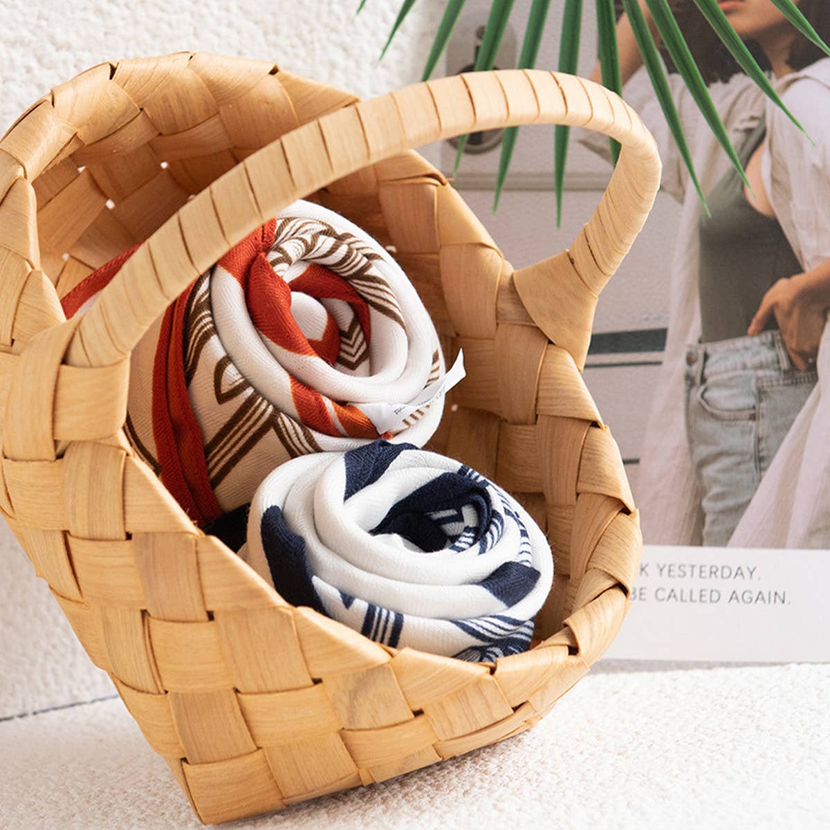 RETRO GEOMETRIC PRINT SQUARE SCARF_CWASC0923