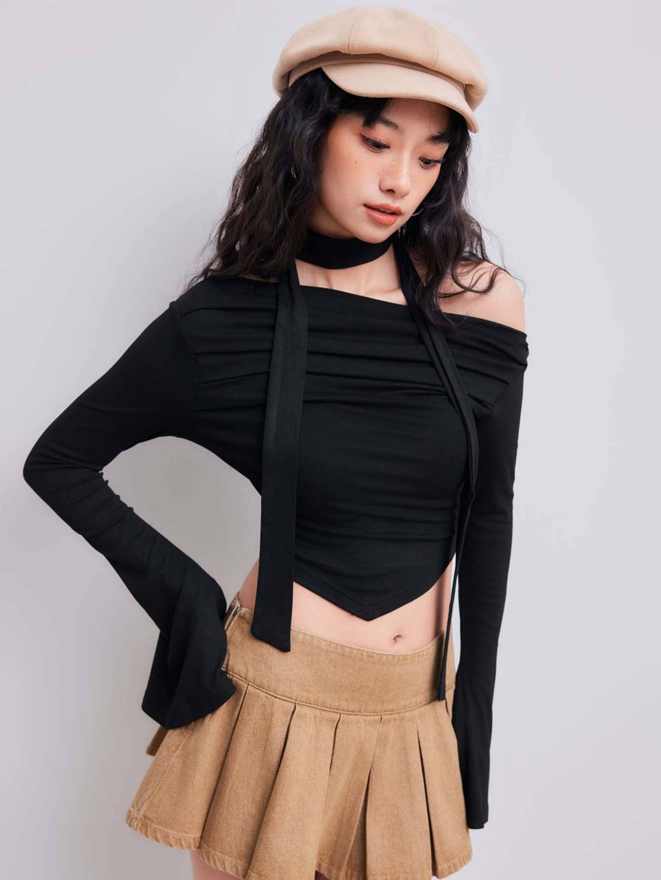 LINE NECK OFF-THE-SHOULDER DESIGN CROPPED TOP