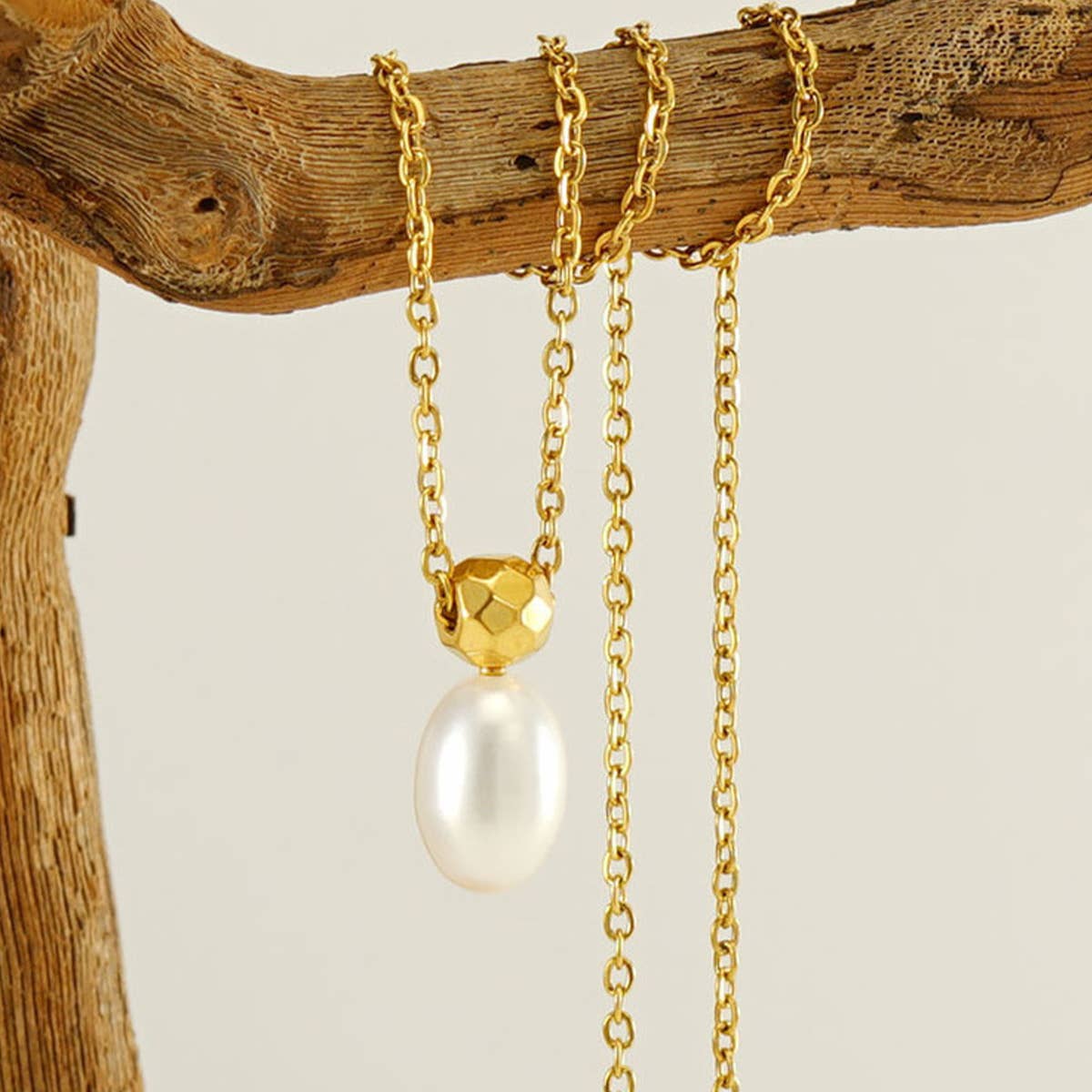 STAINLESS STEEL PLATED 18K GOLD PEARL NECKLACE_CWAJE0696