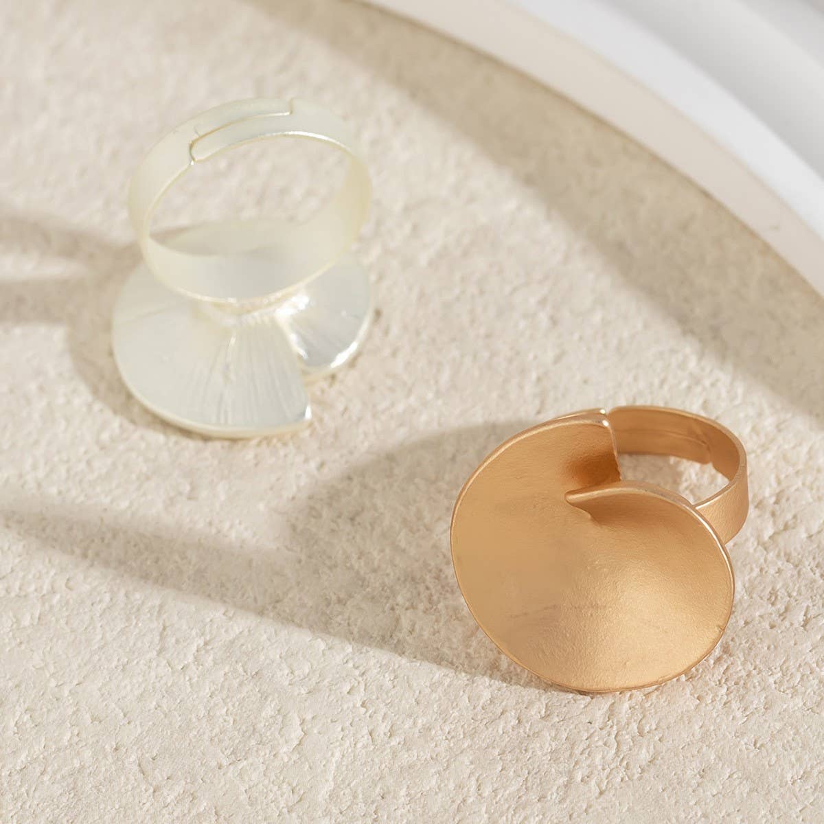 EXAGGERATED FRENCH DISC PLEATED METAL RING_CWAJE1824