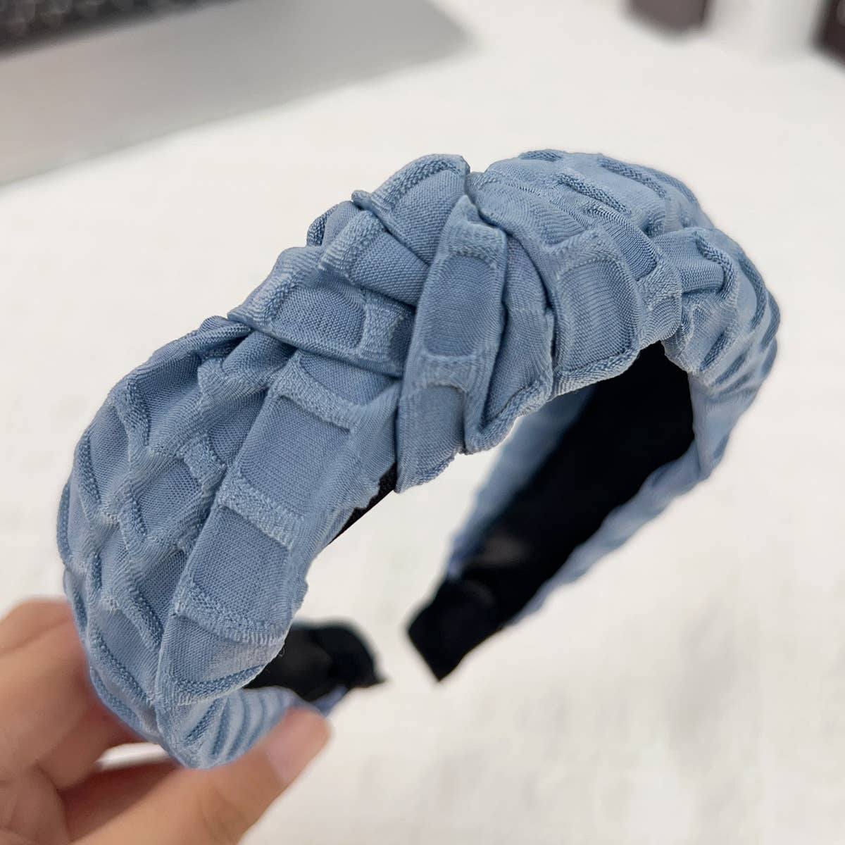 Solid cross-knotted wide-edge pressed hair band