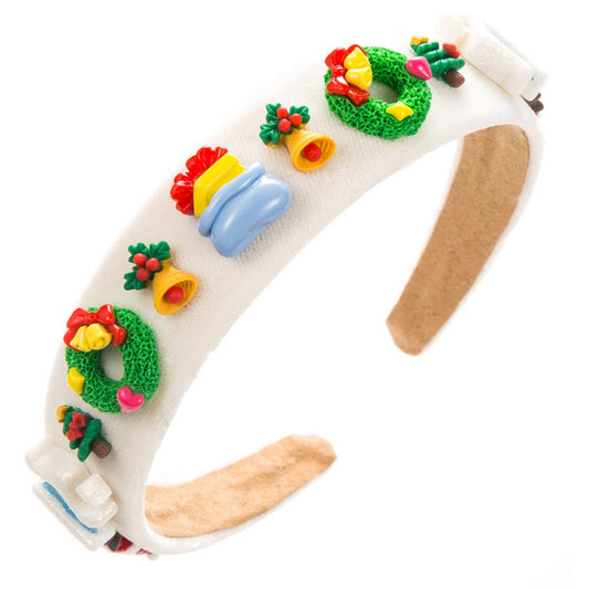 CHRISTMAS ACCESSORIES ARE SIMPLE AND VERSATILE