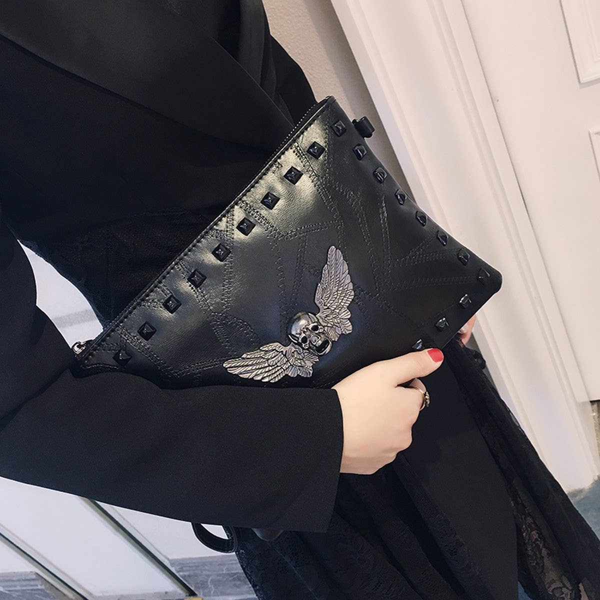 FASHIONABLE RIVET SKULL CROSSBODY BAG CARRYING BAG_CWAB1483