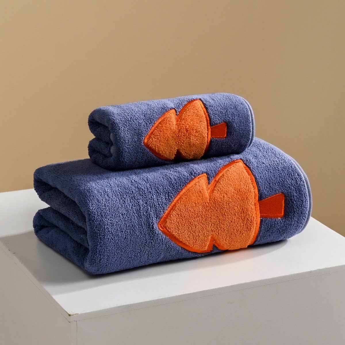EMBROIDERED CORAL FLEECE ABSORBENT BATH TOWEL