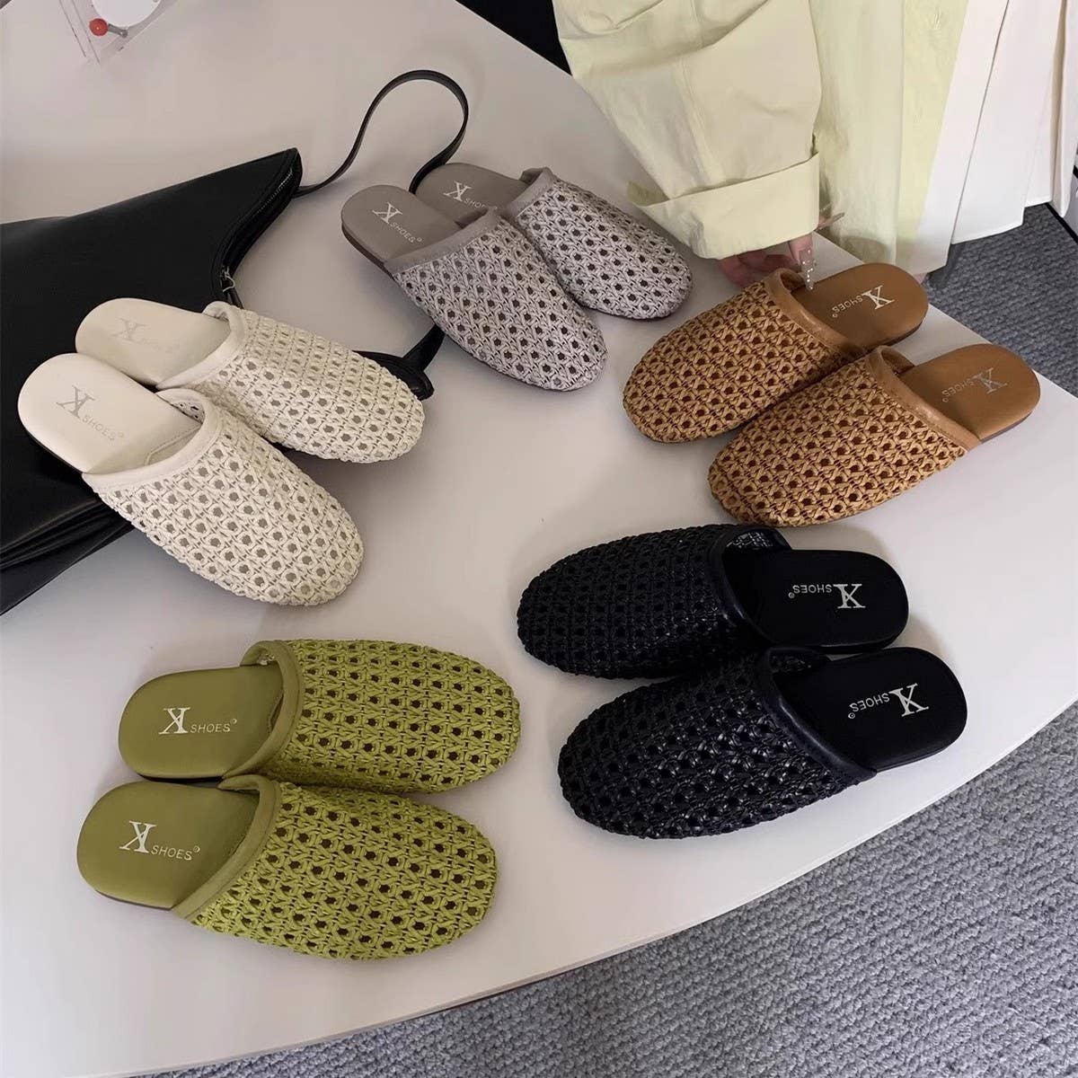 Breathable Flat Mules with Closed Toe_CWSHF0130