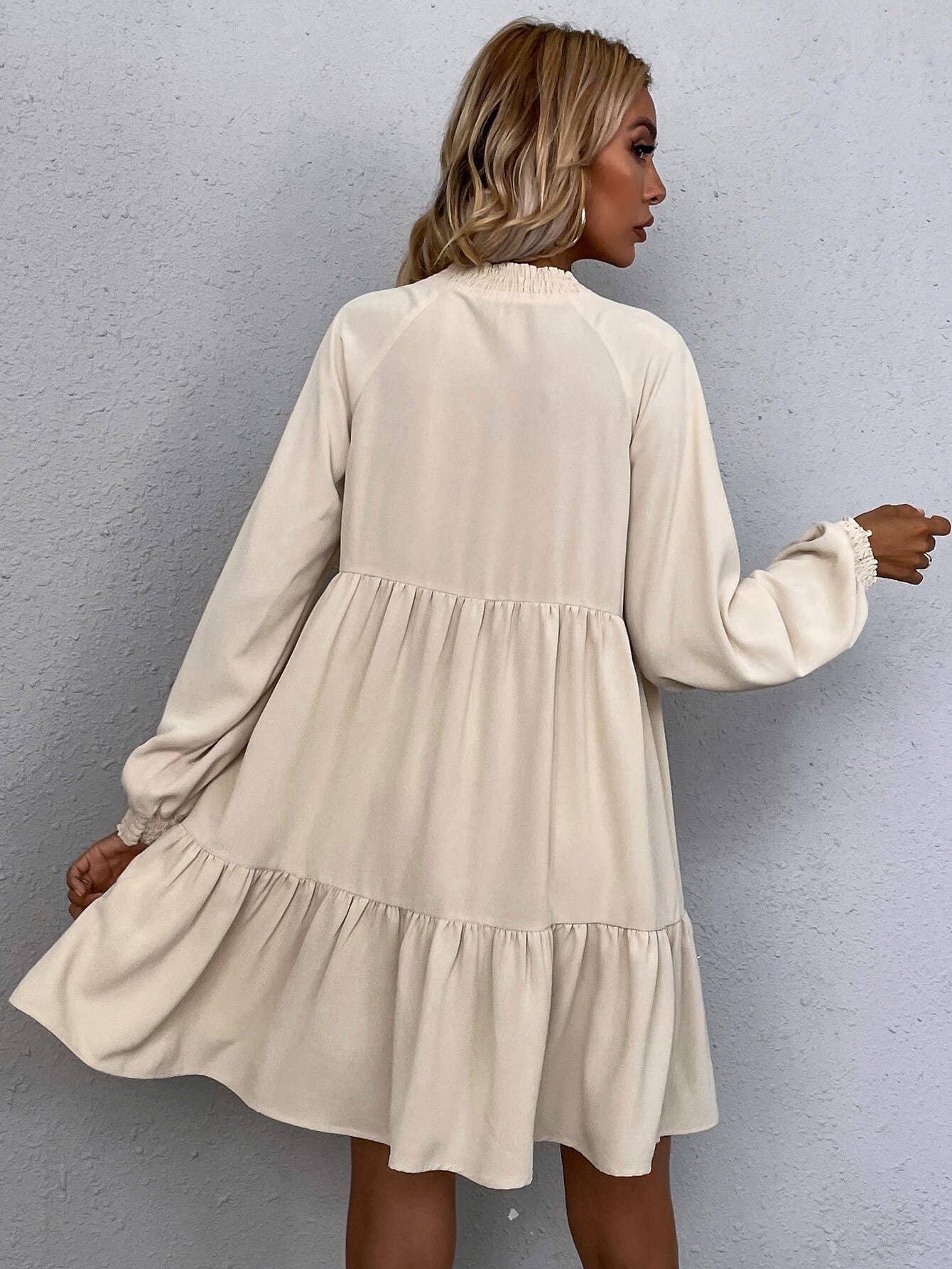 Puffed sleeves Elegant and loose classical dress