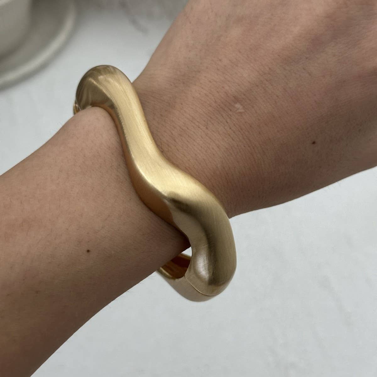 FASHIONABLE AND VERSATILE POLISHED ALLOY BRACELET_CWMM3119