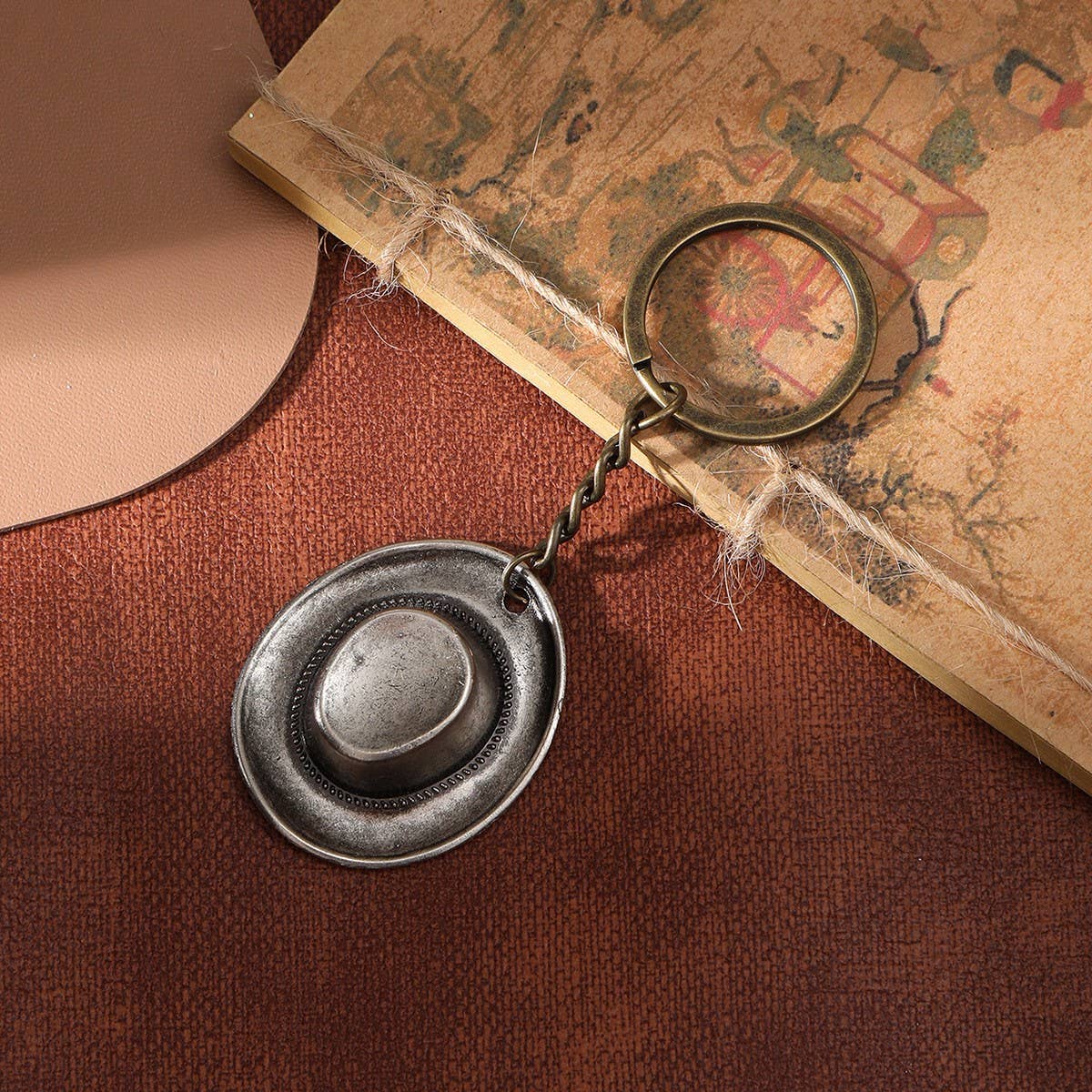 VINTAGE STYLE WESTERN COWBOY HAT PENDANT KEYCHAIN