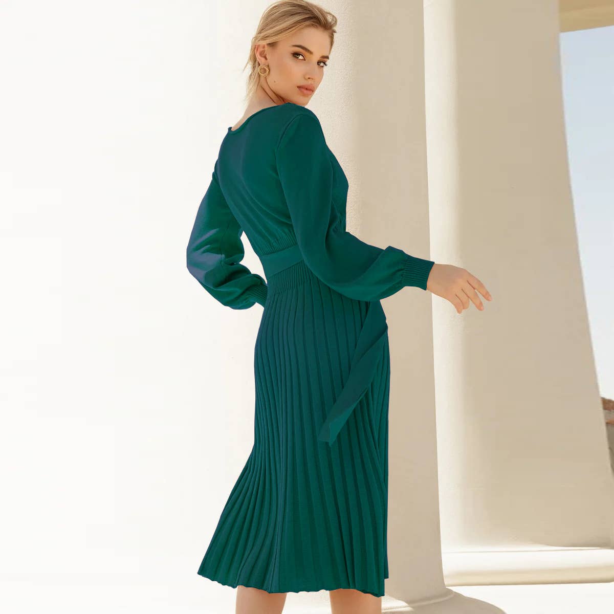 Fitted pleated mid-length knitted dress