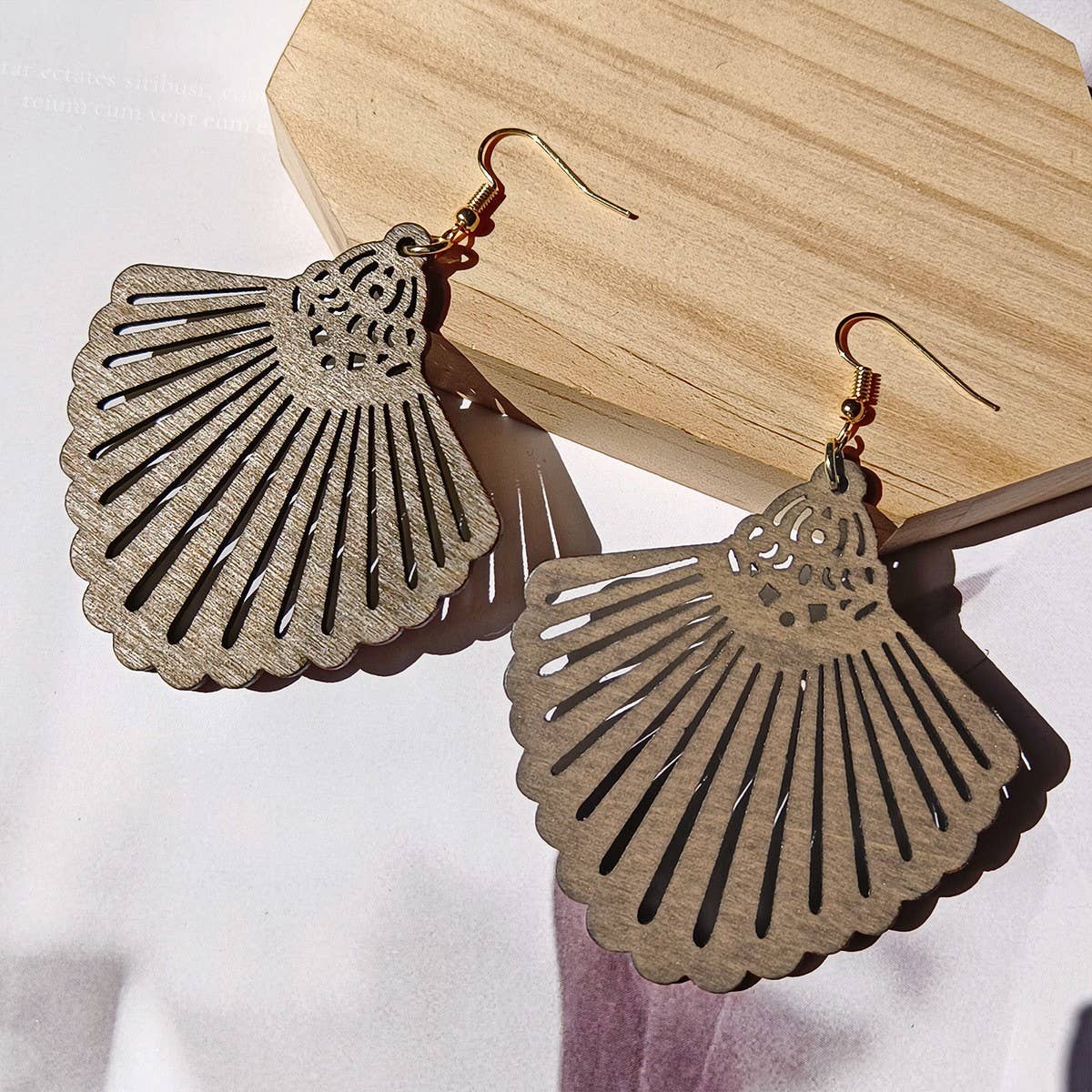 SIMPLE AND FASHIONABLE HOLLOW WATER DROP EARRINGS