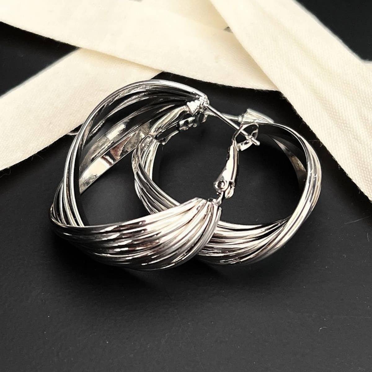 RETRO MULTI-LAYERED LARGE HOOP EARRINGS_CWAJE1319