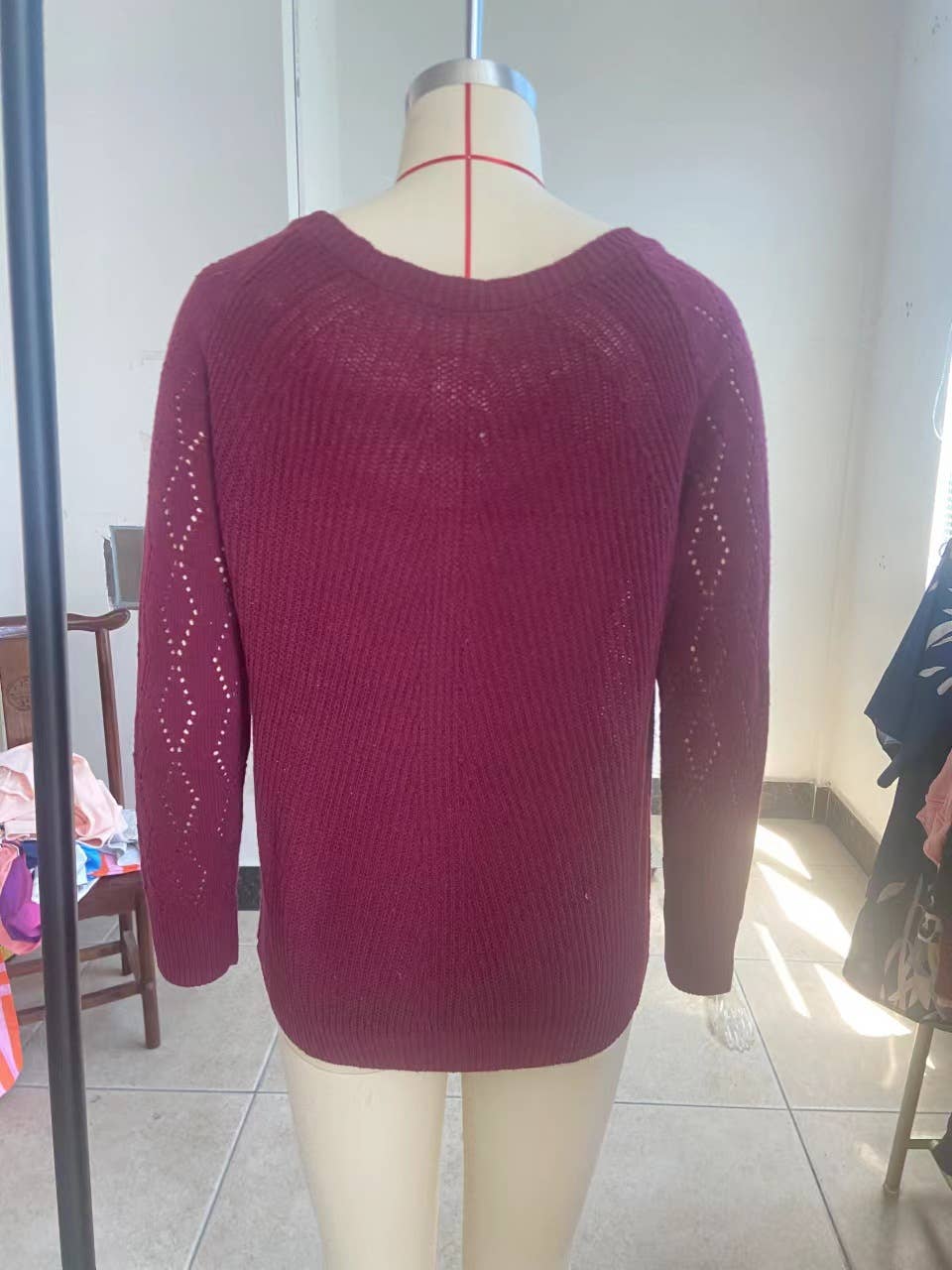 HOLLOW-OUT PATTERN SOLID COLOR CREW NECK SWEATER