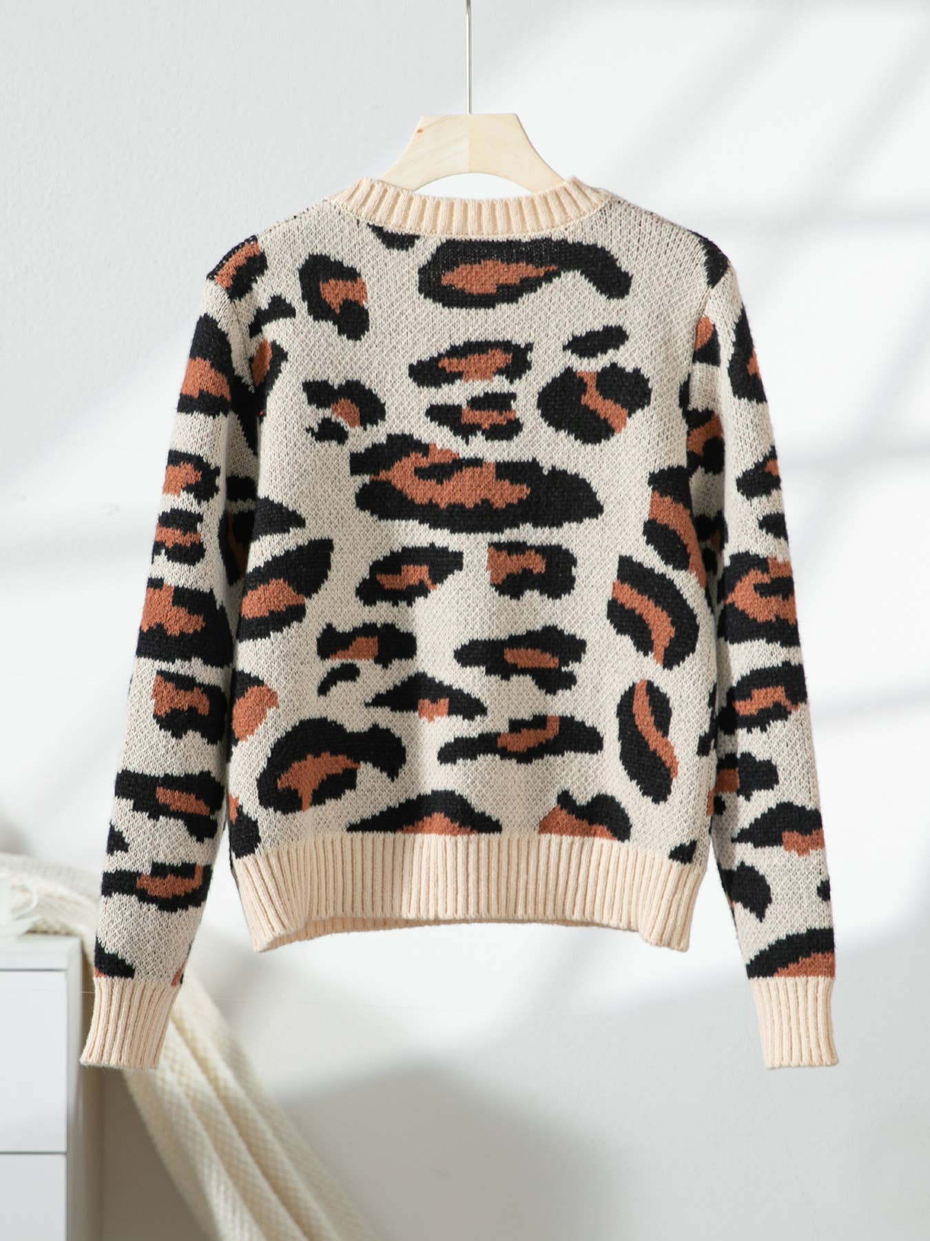 Round-neck retro leopard print pullover sweater