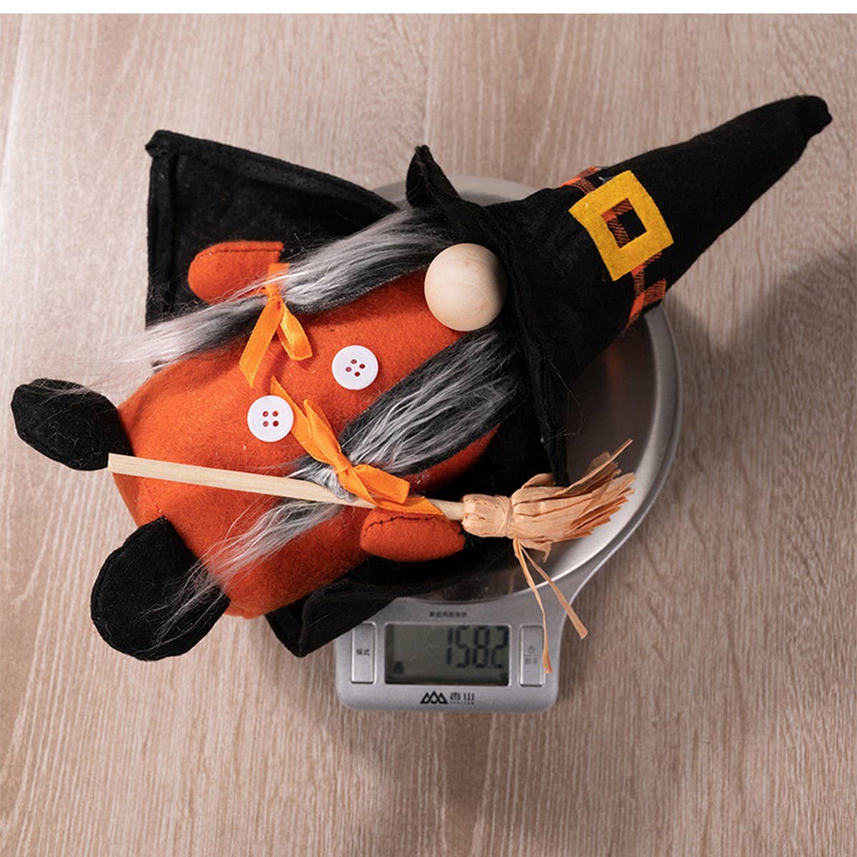 CWMM10245_HALLOWEEN WITCH GNOME PUMPKIN BROOM HOME DECOR