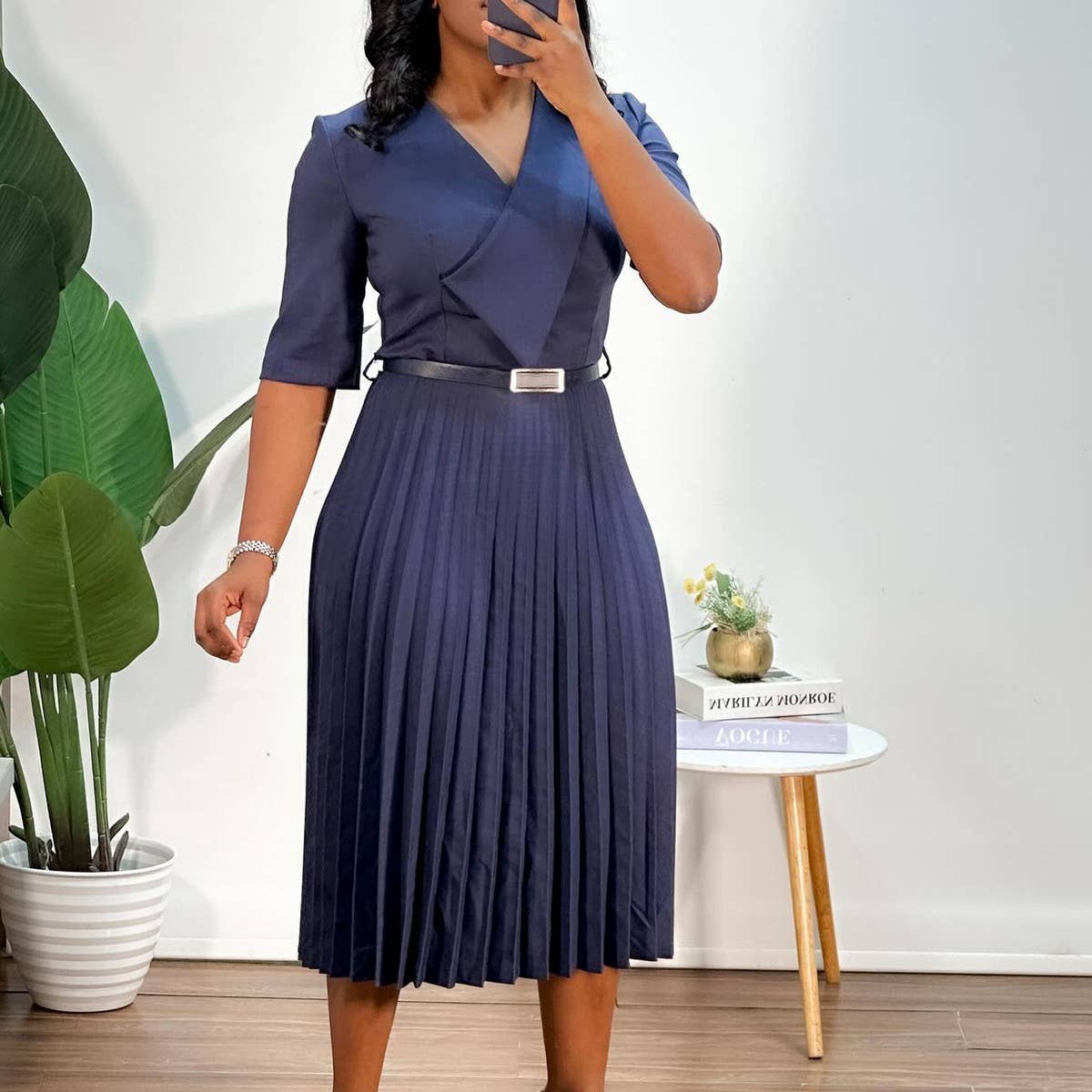 SOLID COLOR V-NECK FASHIONABLE PLEATED DRESS_CWDMD3717