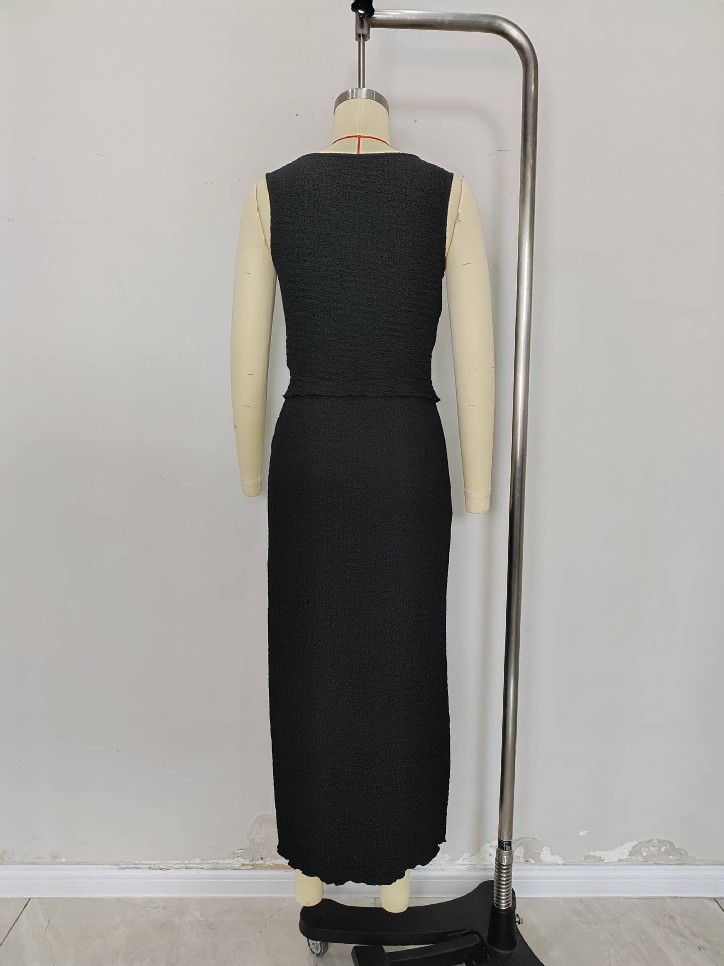 Sleeveless button-down top embossed skirt set