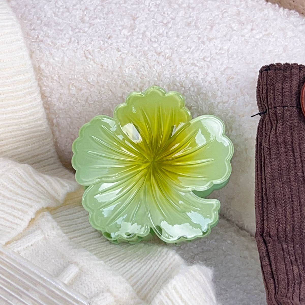 Summer wavy flower hair clip for seaside vacation