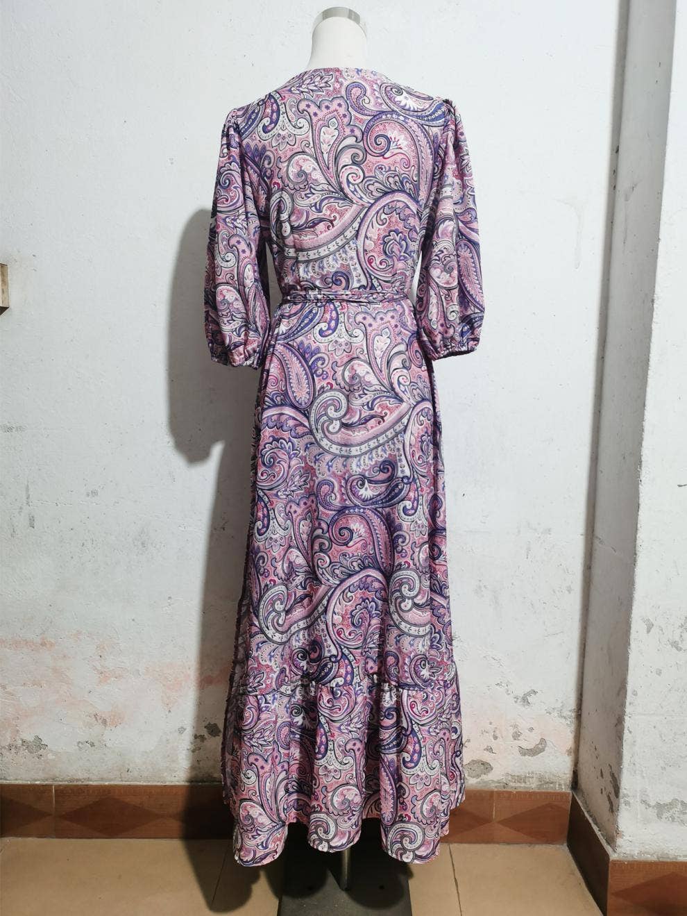 One-piece dress with lace-up V-neck puffy sleeves