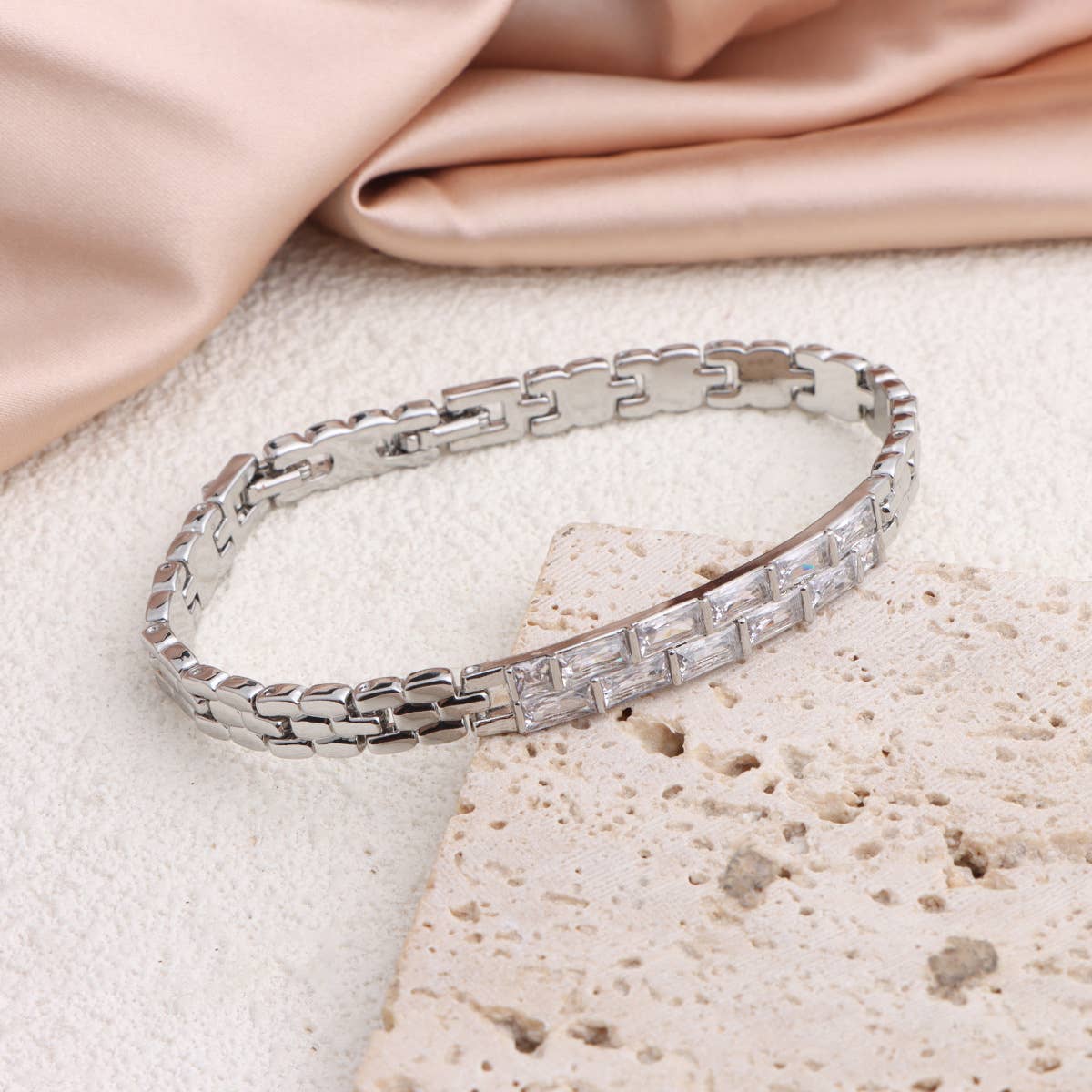 Diamond-encrusted bracelet silver metal bracelet