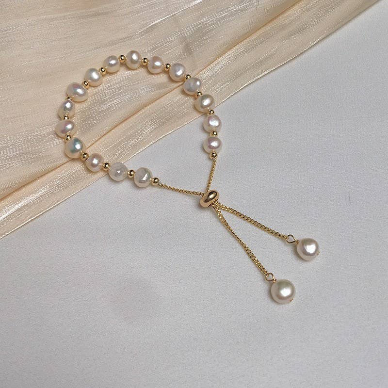 Freshwater pearl bracelet made of broken silver