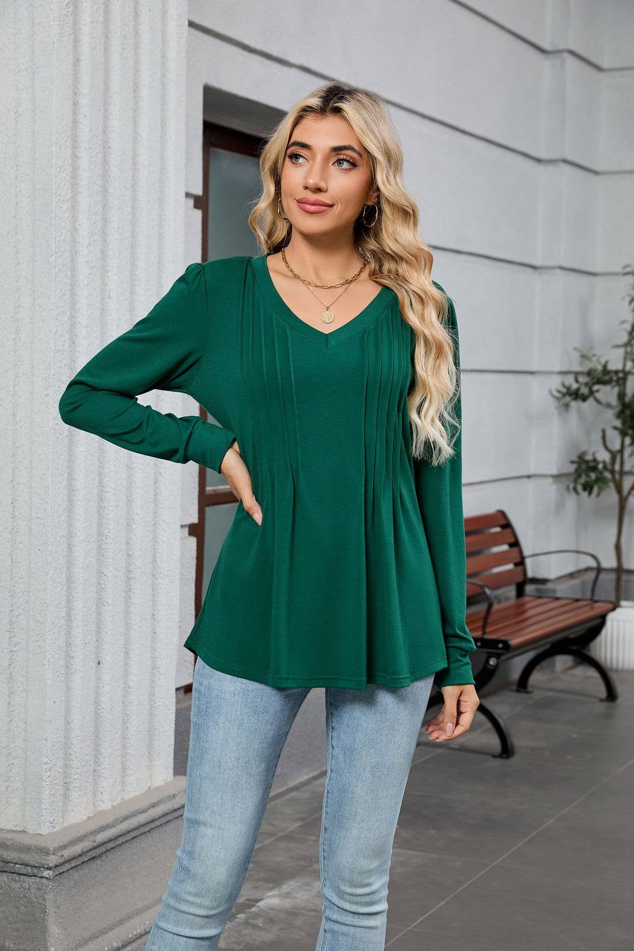 Solid-color V-neck striped long-sleeved T-shirt_CWTBLL4179