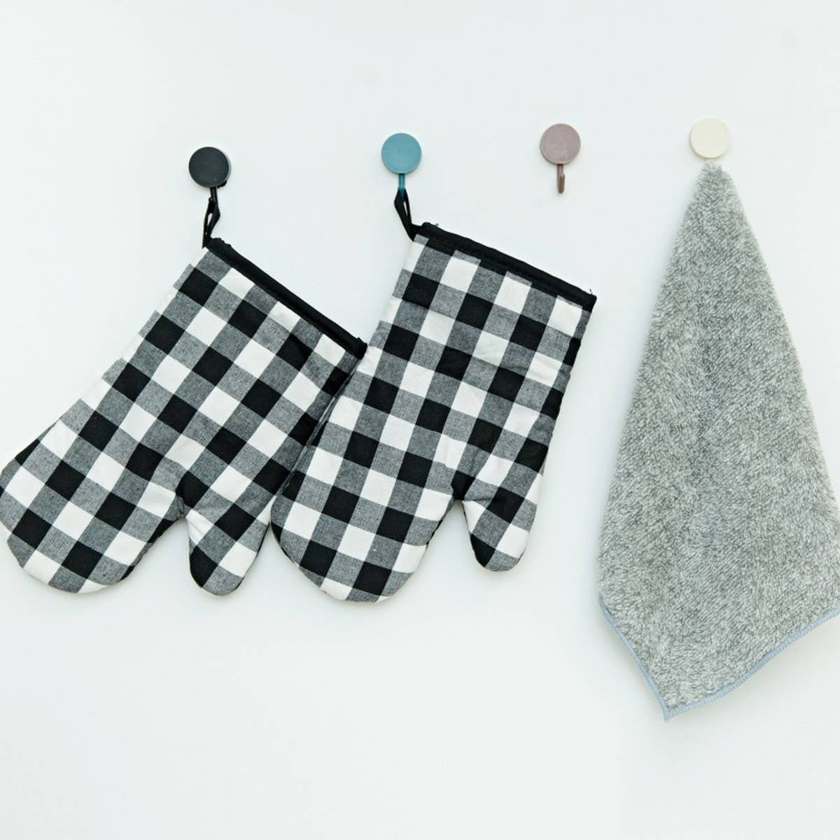 SCALD-PROOF HEAT-INSULATING GLOVES THREE-PIECE SET