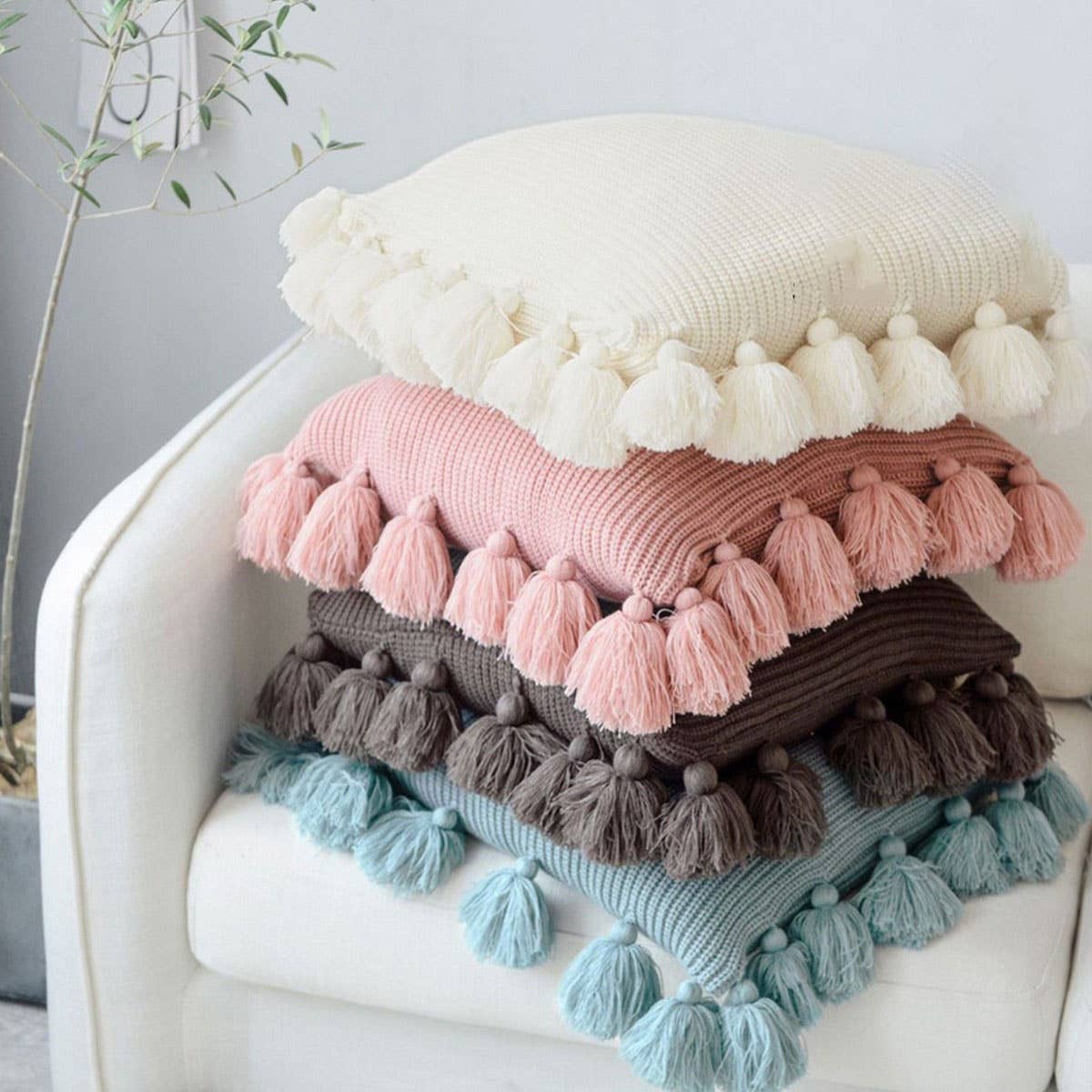 CREATIVE SOLID COLOR TASSEL WOOL THROW PILLOW