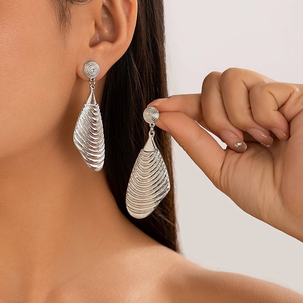 FASHION PERSONALITY COOL STYLE PLEATED EARRINGS_CWMM3197