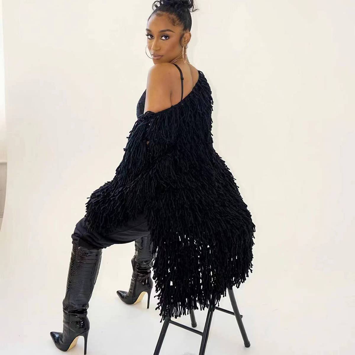 WOMEN FASHION HOLLOWED OUT TASSEL CARDIGAN