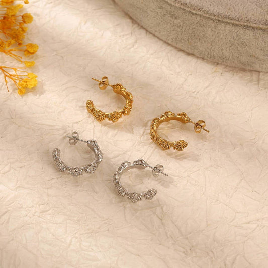 18K GOLD PLATED ROSE-SHAPED HOOP EARRINGS_CWAJE0564