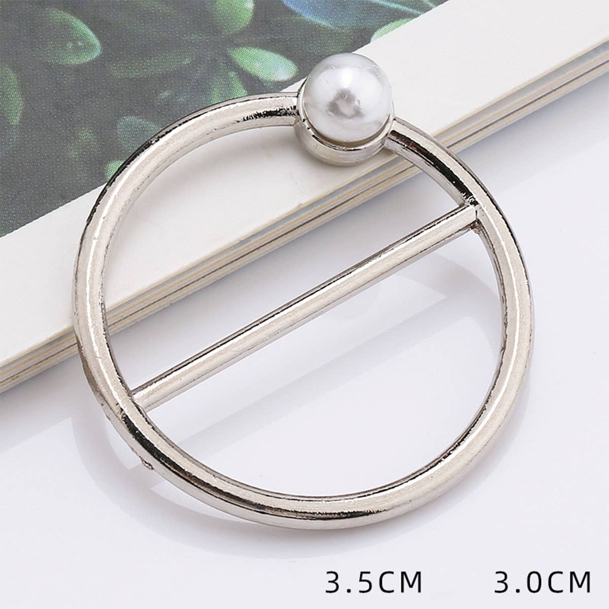 METAL HEM WITH PEARLS AND DIAMONDS SCARF RING